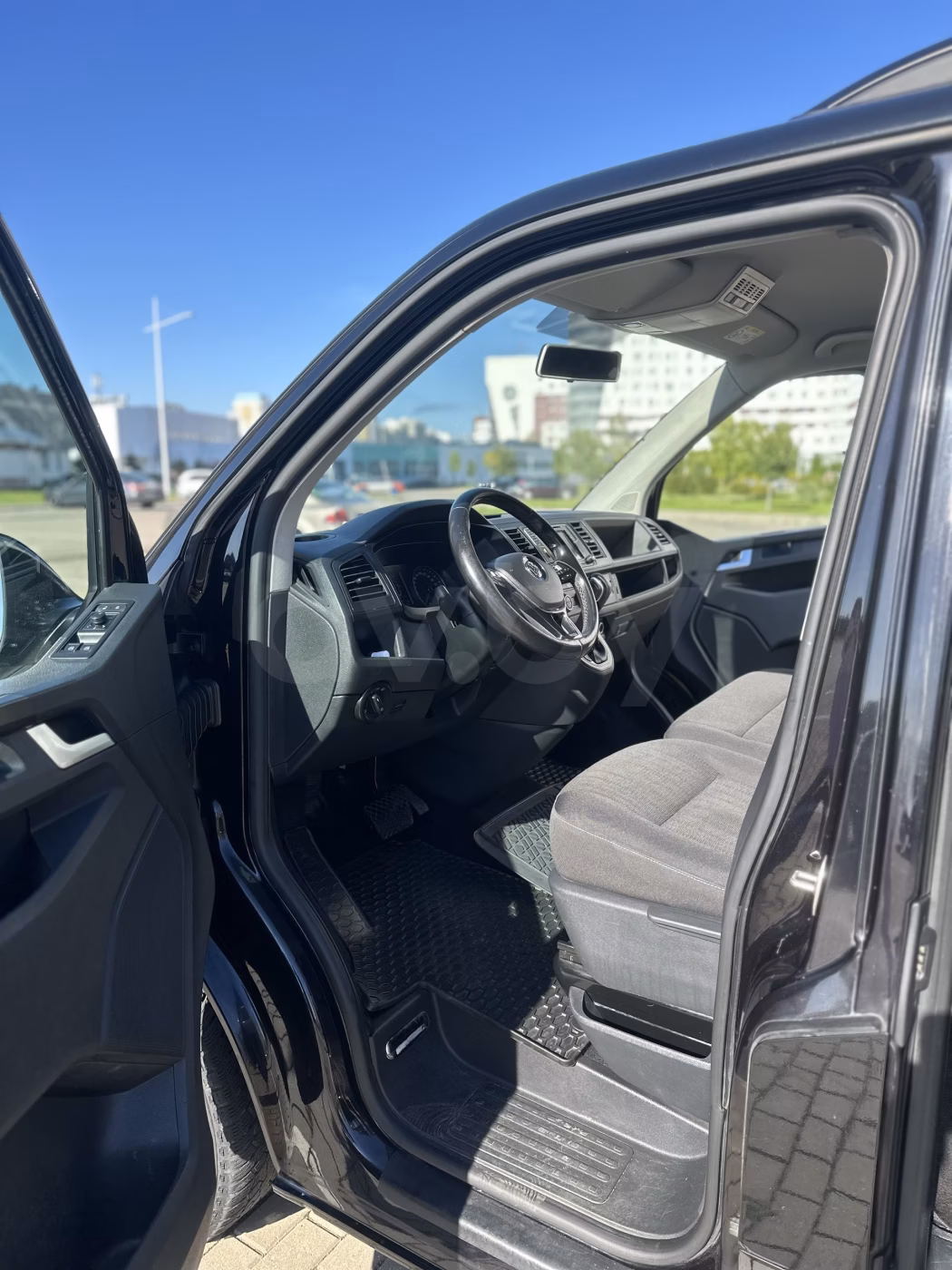 Volkswagen Caravelle фото 5