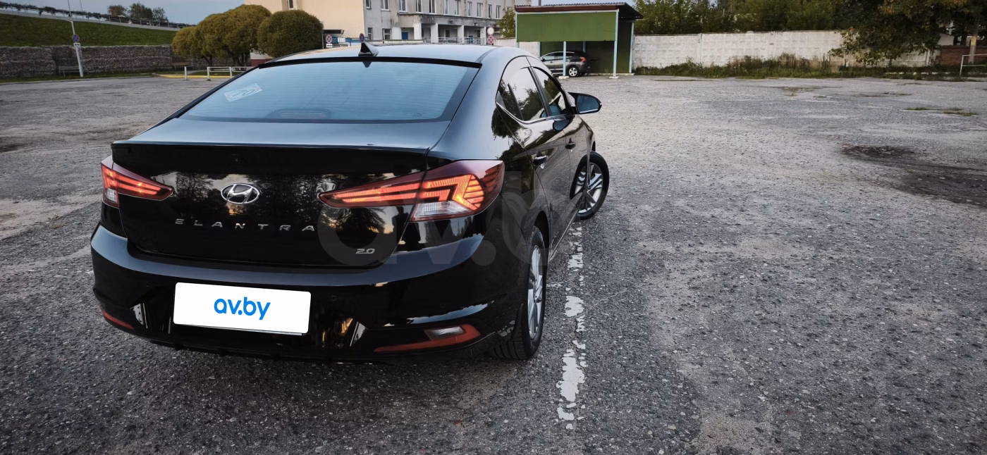 Hyundai Elantra фото 6