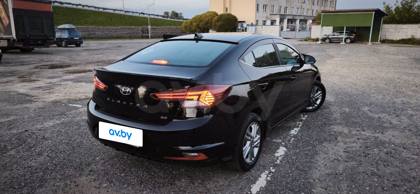 Hyundai Elantra фото 4