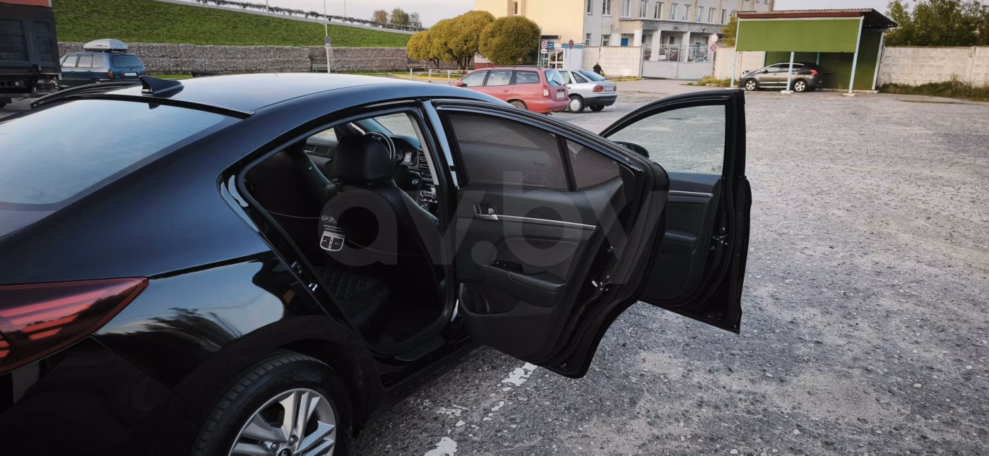 Hyundai Elantra фото 17