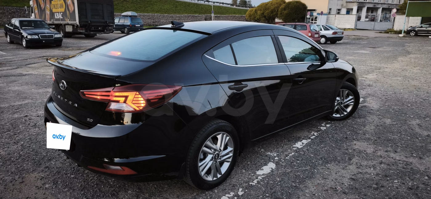 Hyundai Elantra фото 3