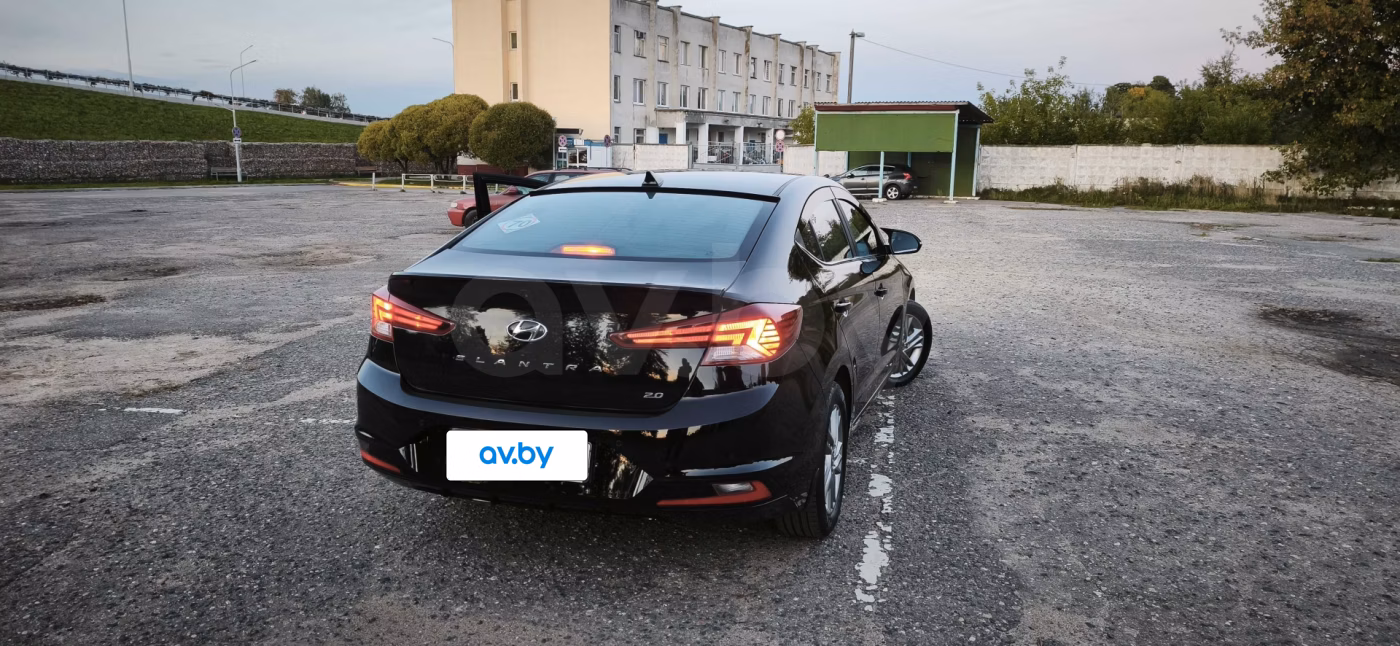 Hyundai Elantra фото 5