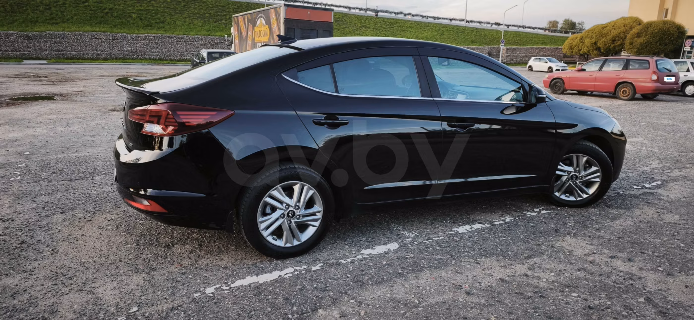 Hyundai Elantra фото 30