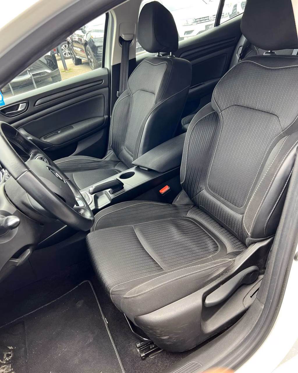 Renault Megane фото 10