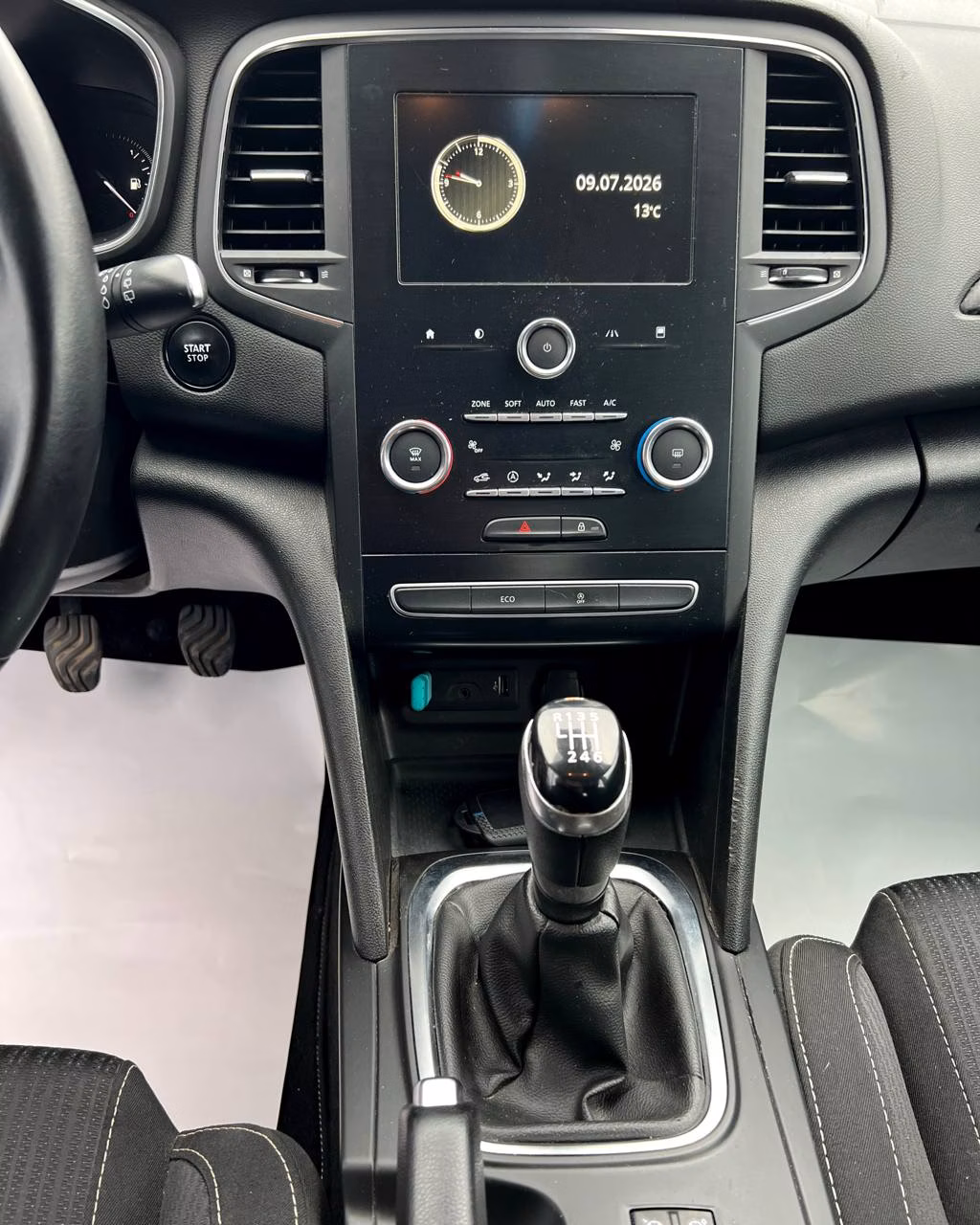 Renault Megane фото 12