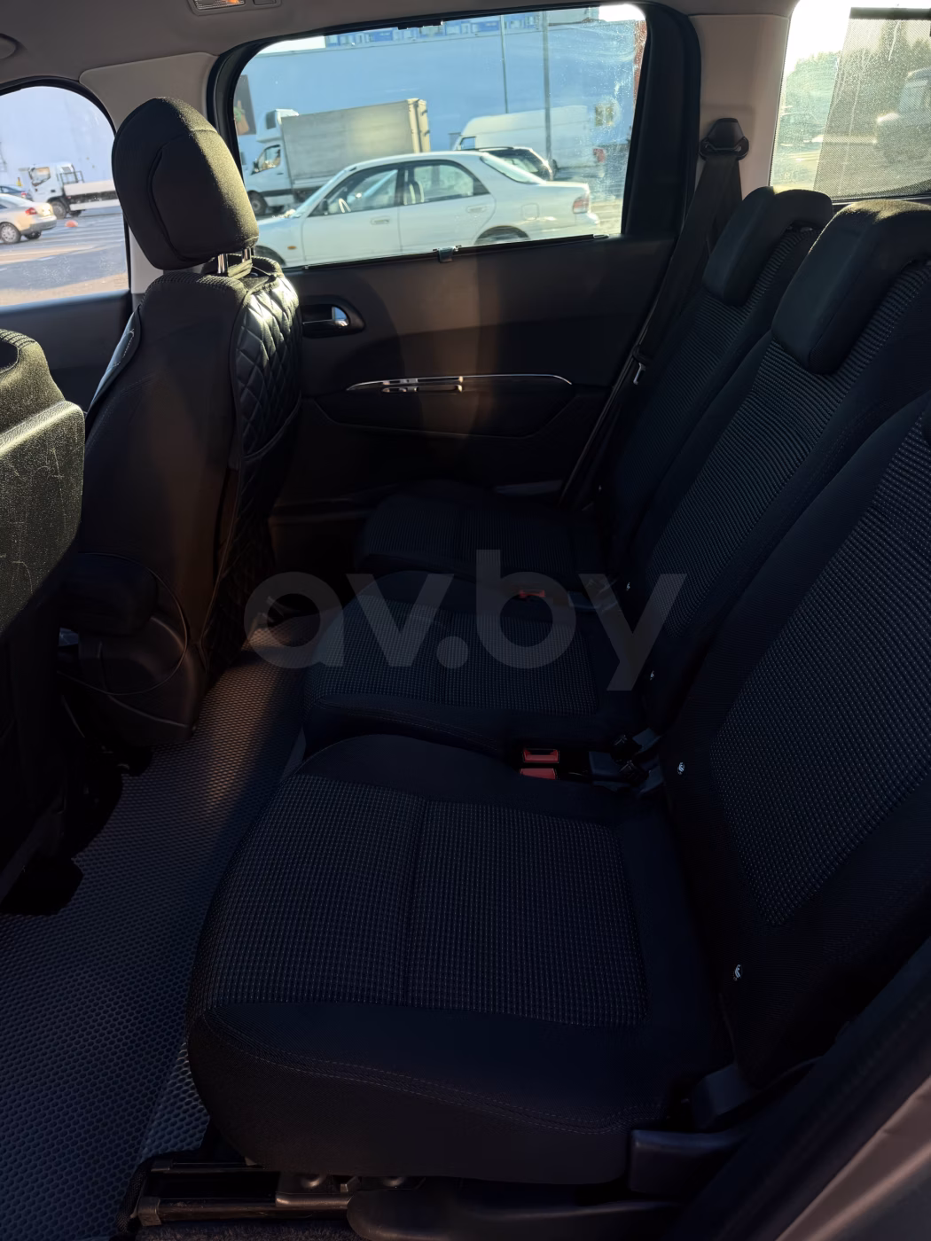 Peugeot 5008 фото 8