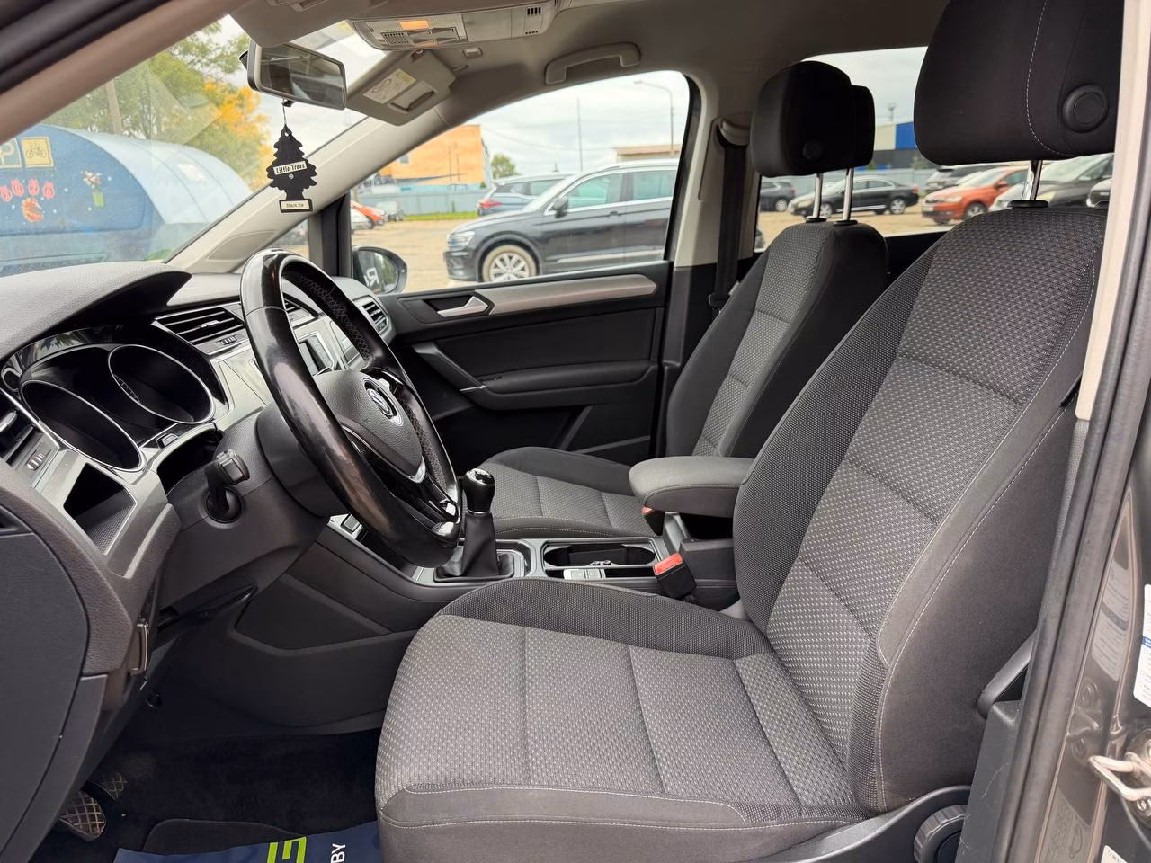 Volkswagen Touran фото 22