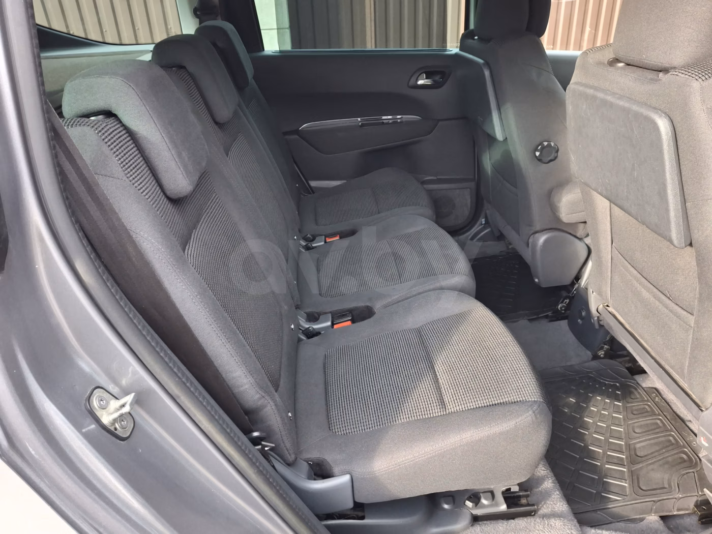 Peugeot 5008 фото 10
