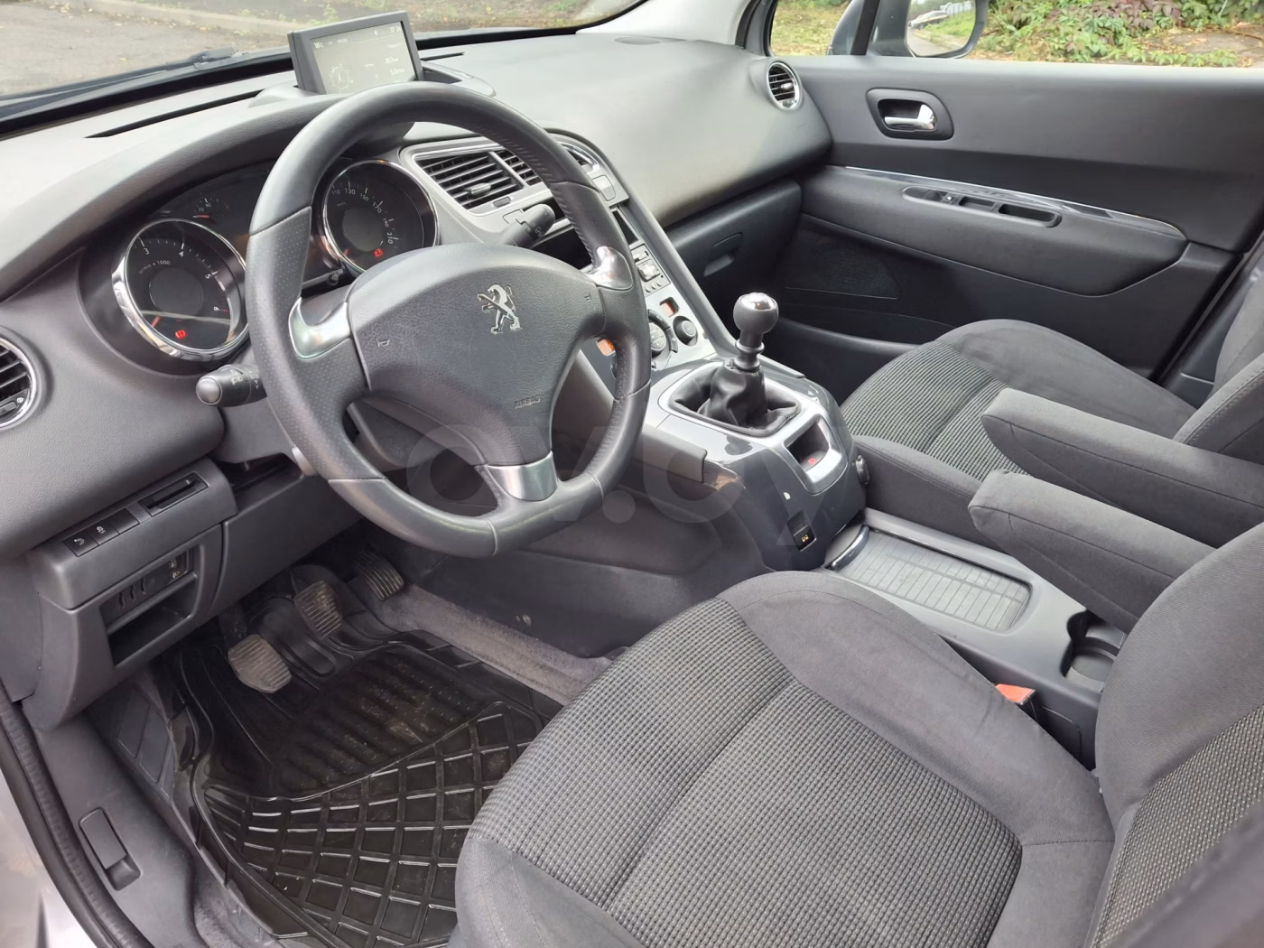 Peugeot 5008 фото 7
