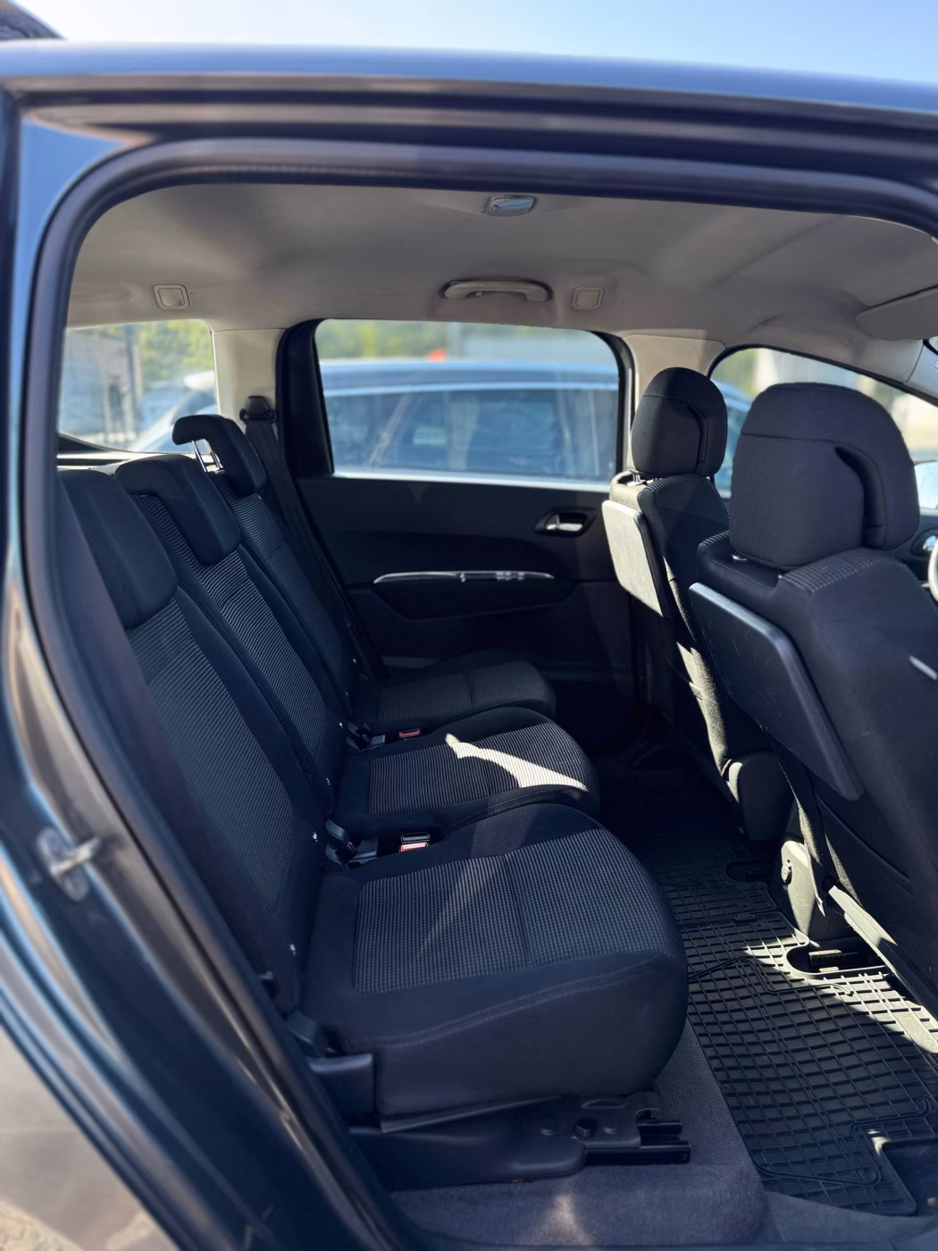 Peugeot 5008 фото 15