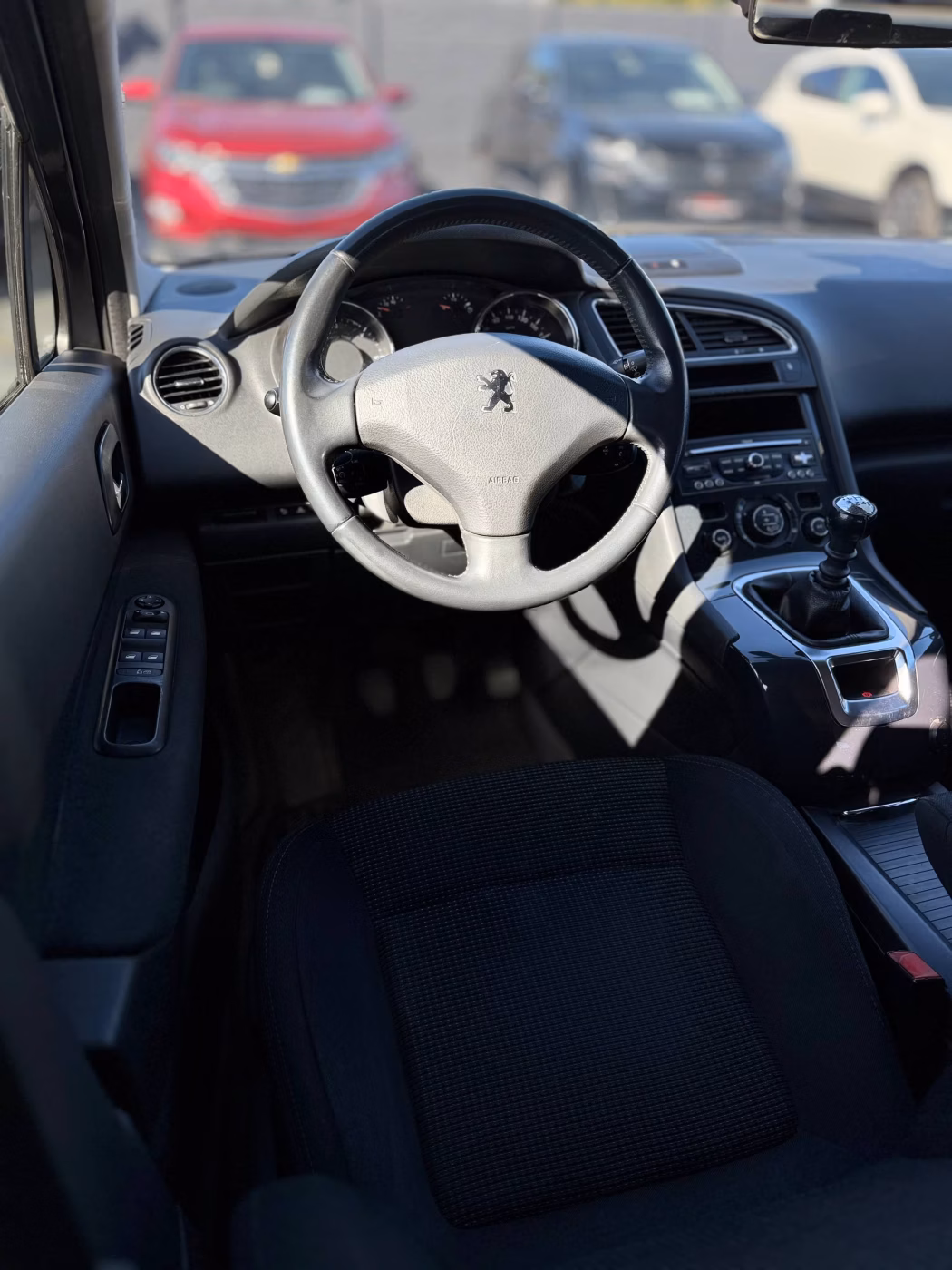 Peugeot 5008 фото 10