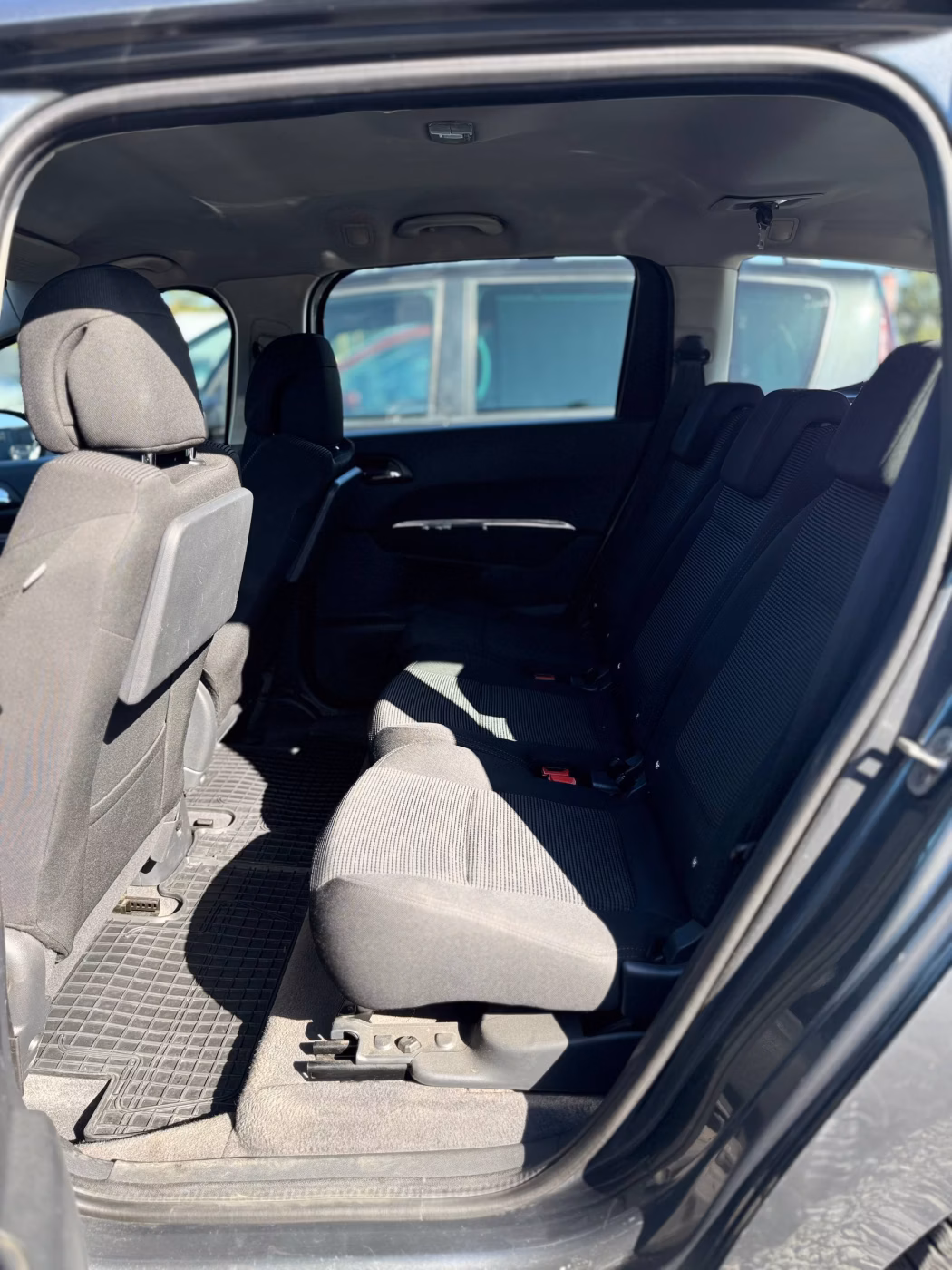 Peugeot 5008 фото 16