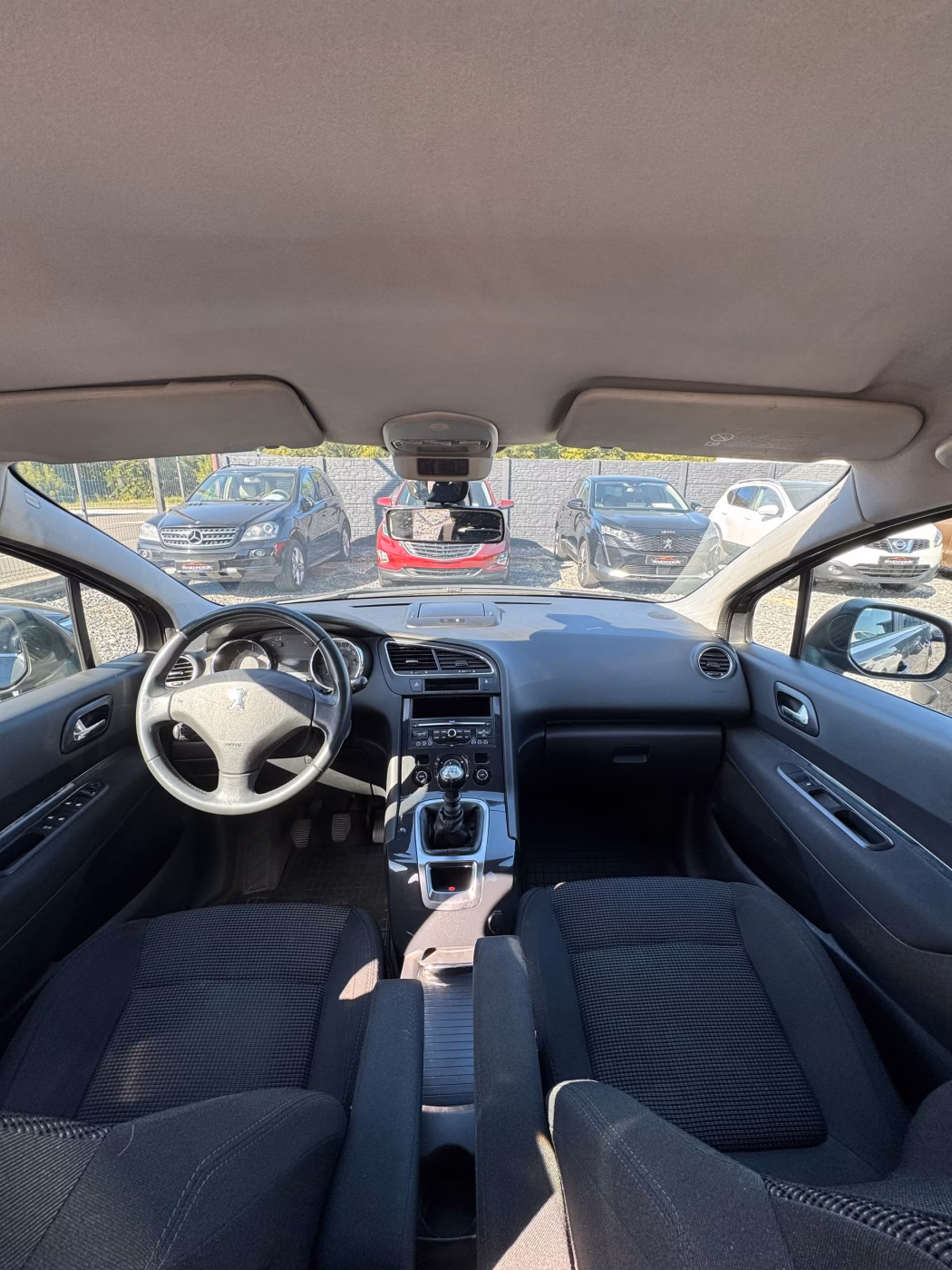 Peugeot 5008 фото 13