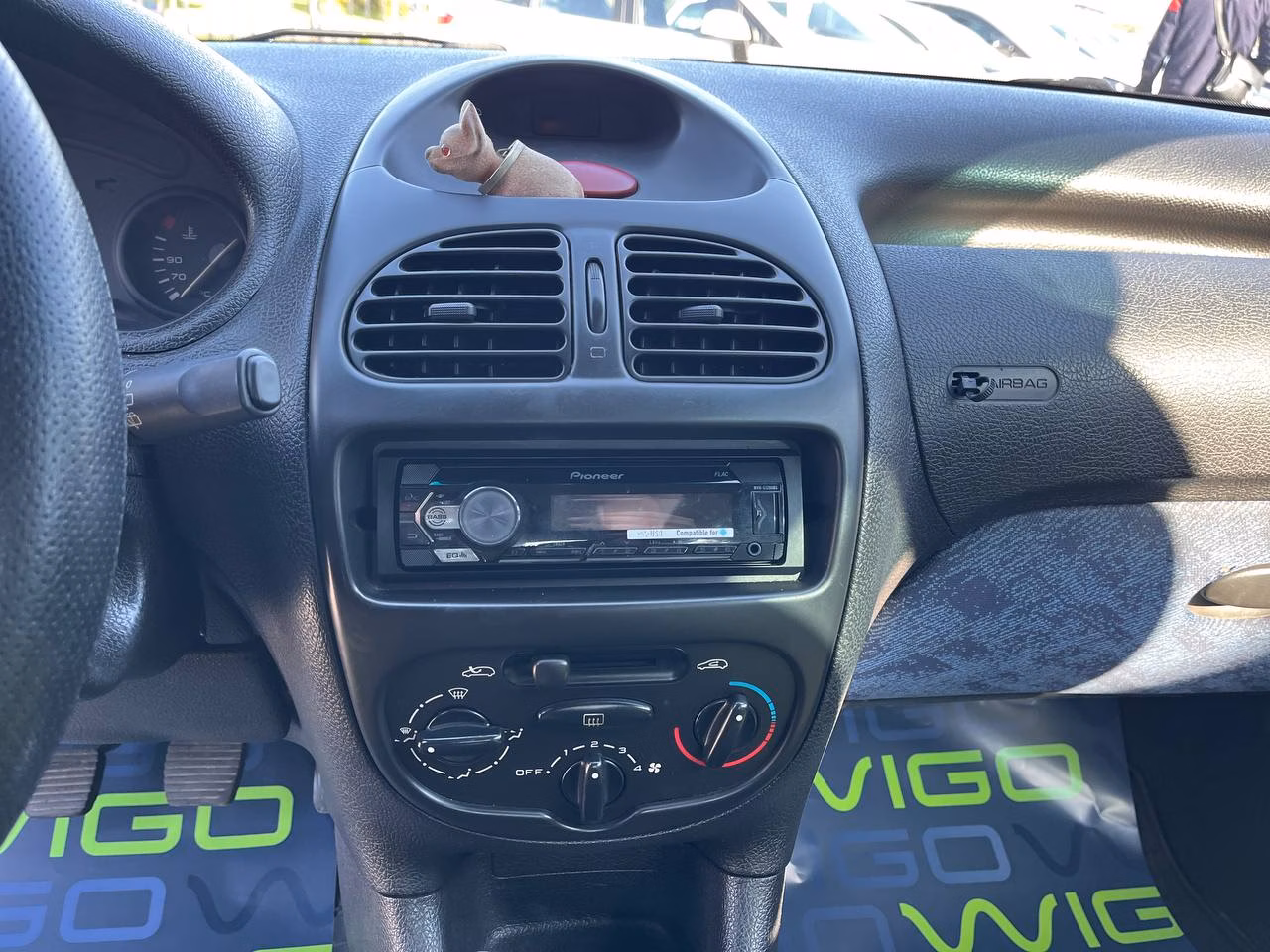 Peugeot 206 фото 12