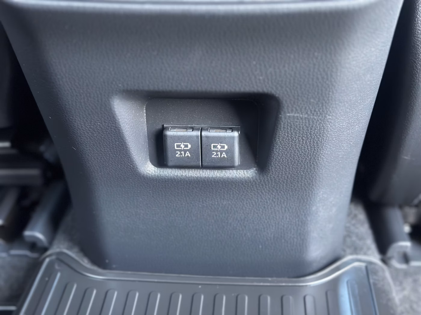 Toyota RAV4 фото 16