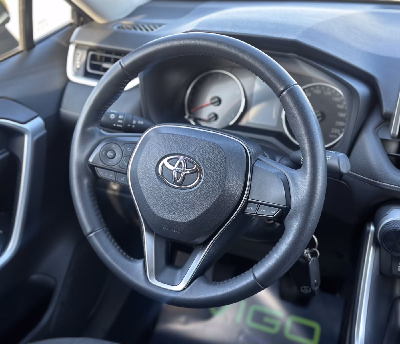 Toyota RAV4 фото 13