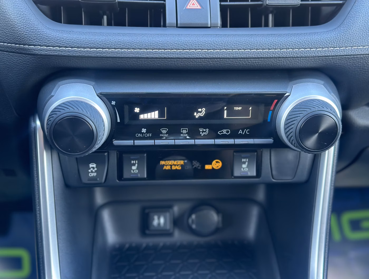 Toyota RAV4 фото 17