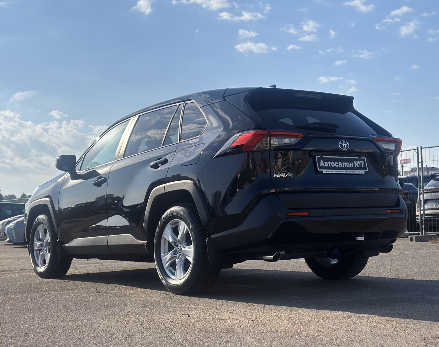 Toyota RAV4 фото 7