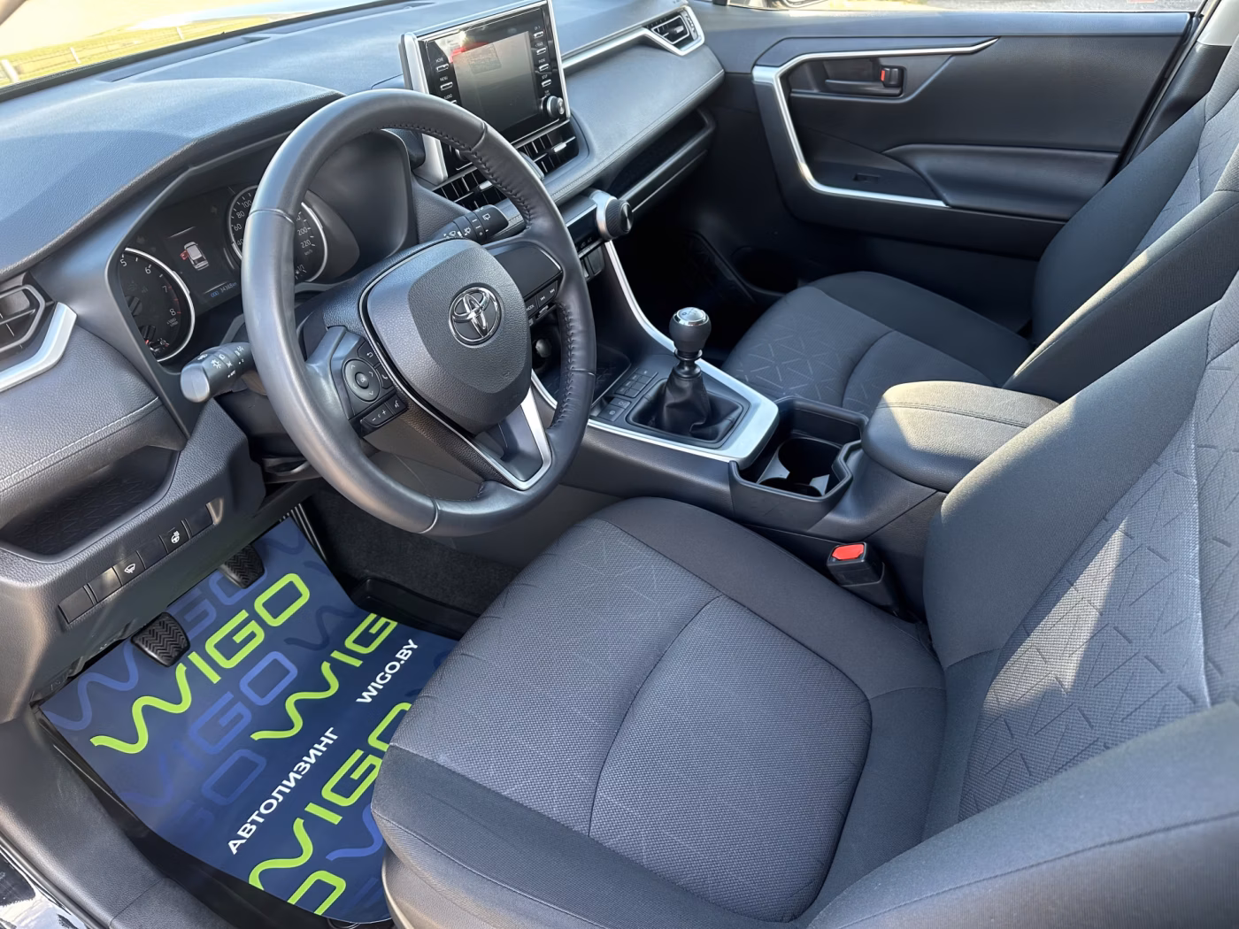 Toyota RAV4 фото 8