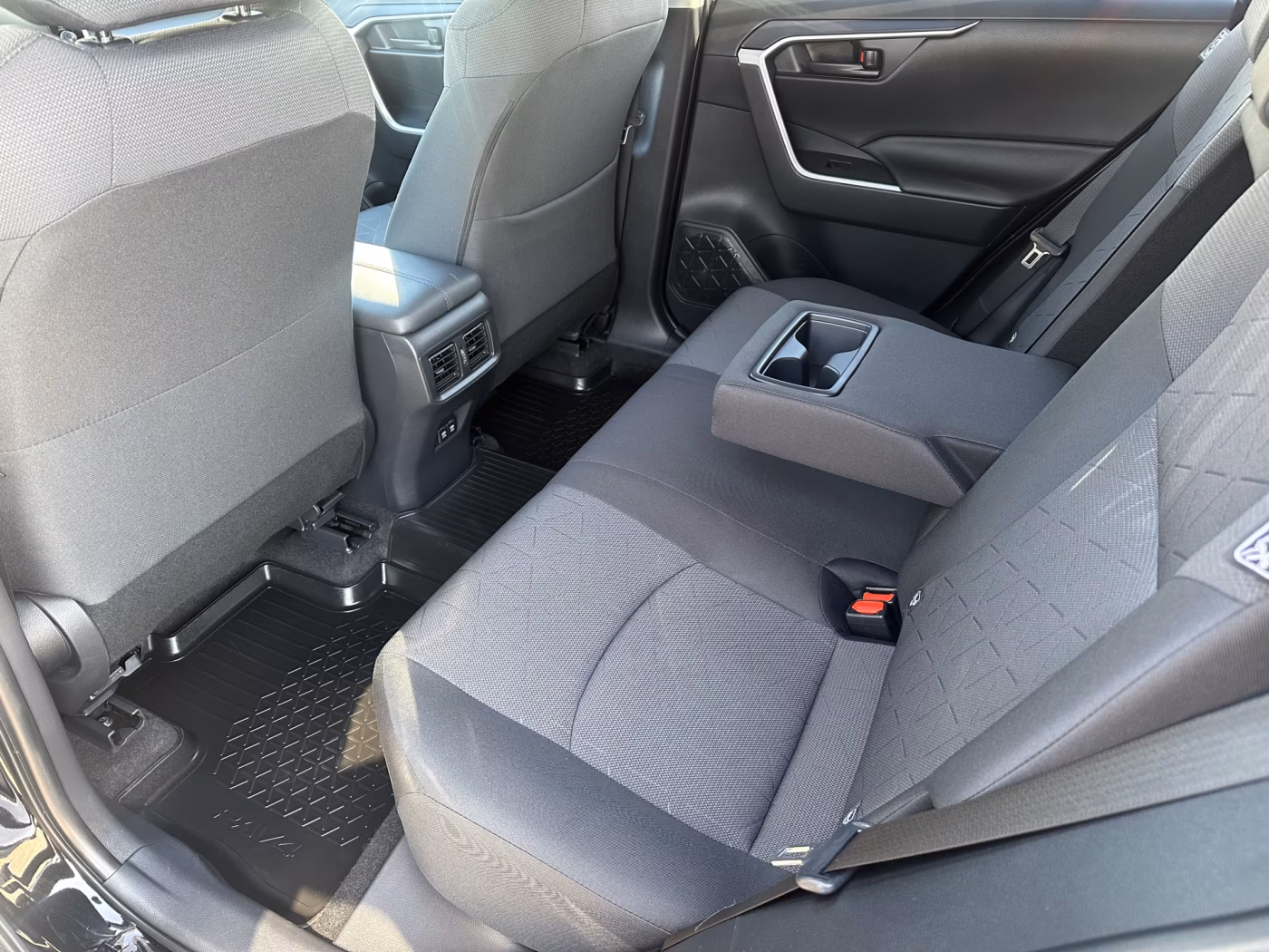 Toyota RAV4 фото 9