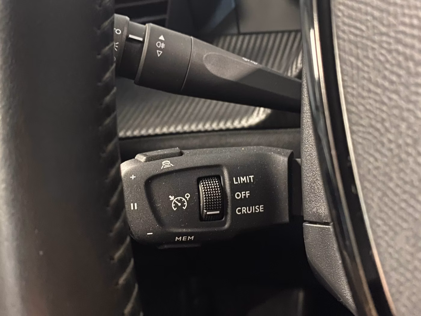 Peugeot 2008 фото 9