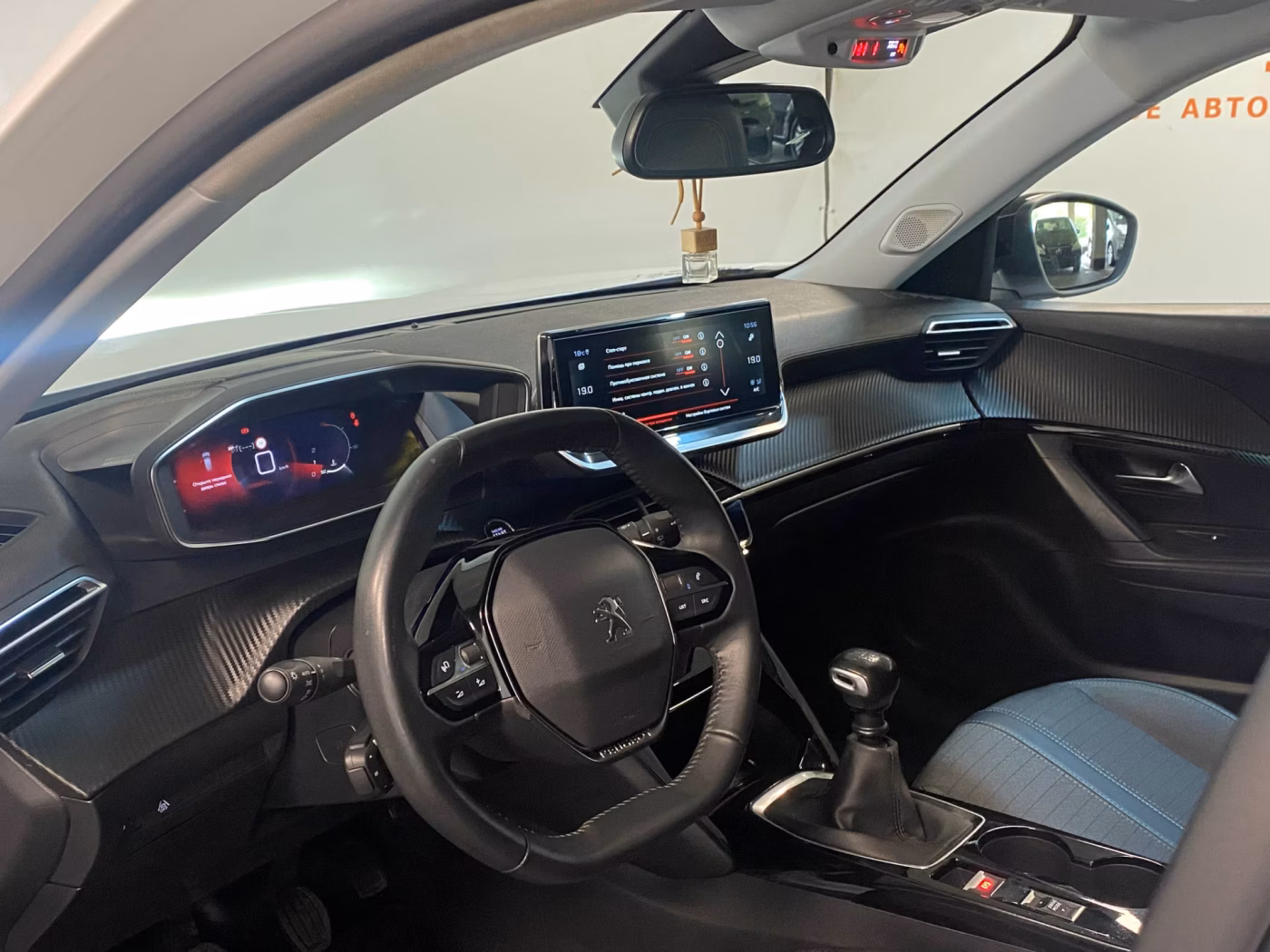 Peugeot 2008 фото 7