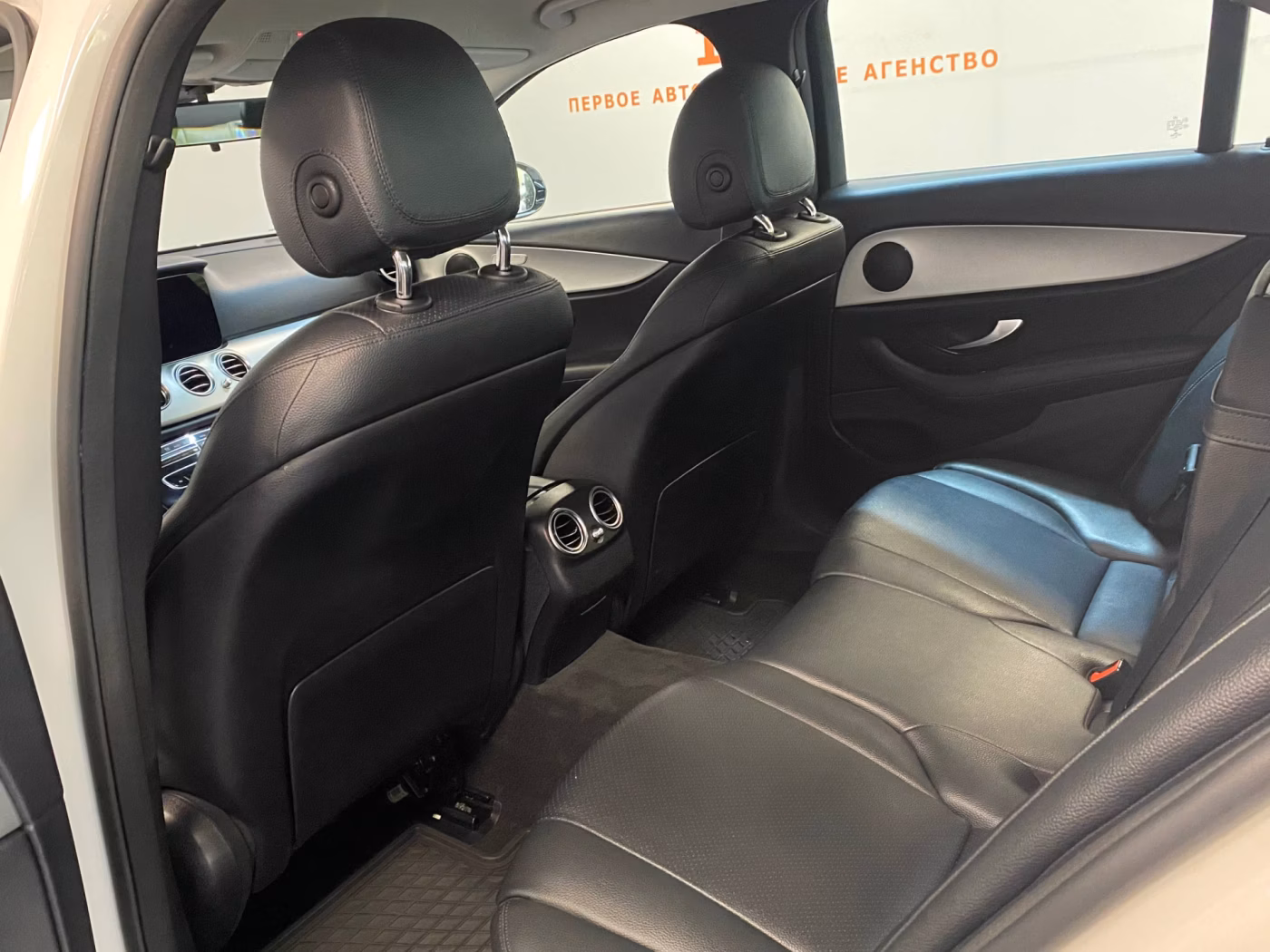 Mercedes-Benz E-Класс фото 6
