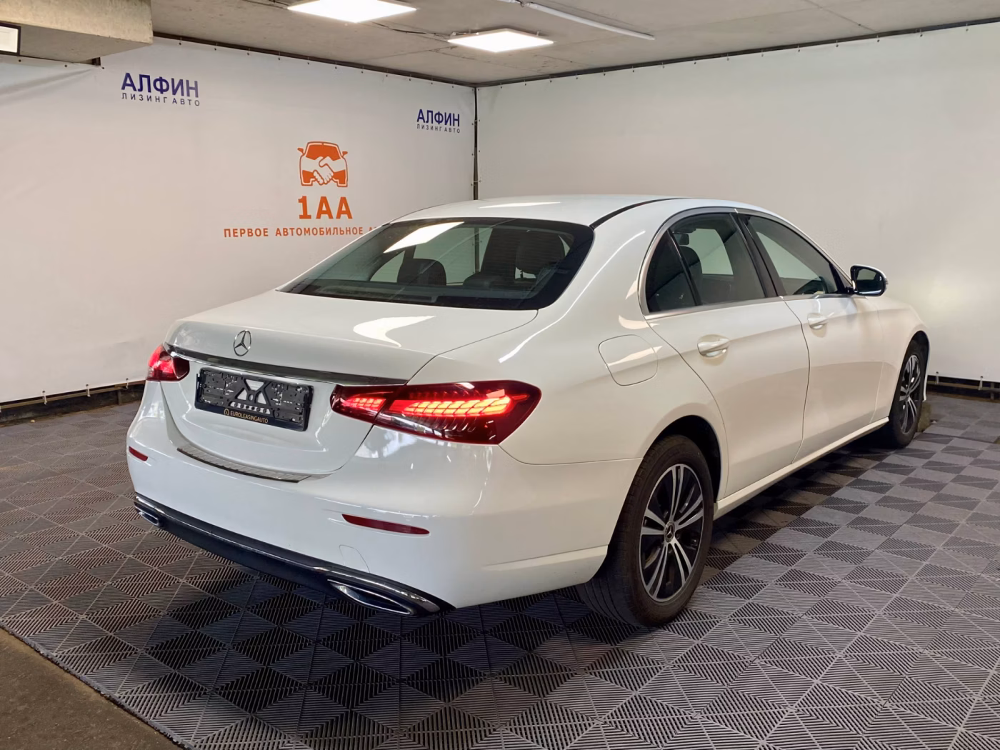Mercedes-Benz E-Класс фото 3
