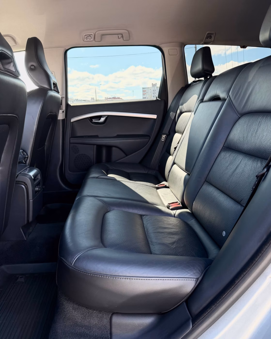Volvo V70 фото 12