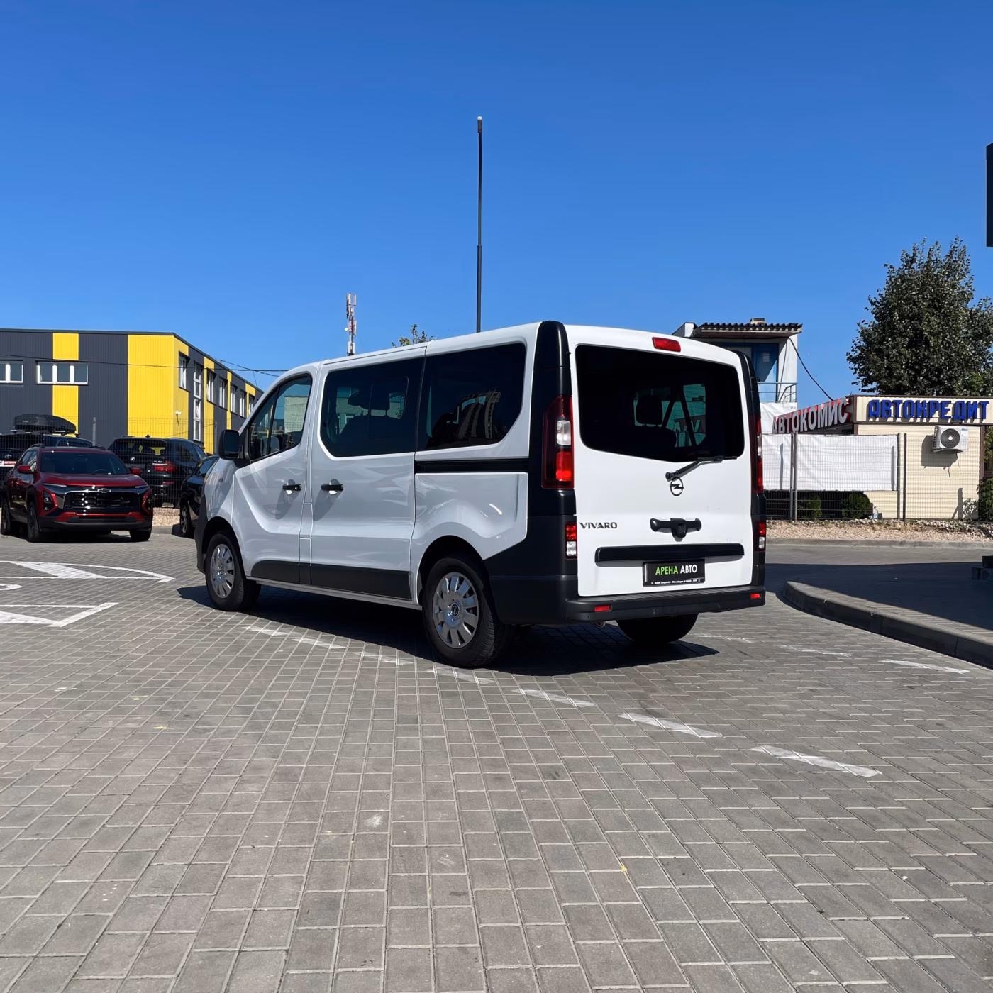 Opel Vivaro фото 6