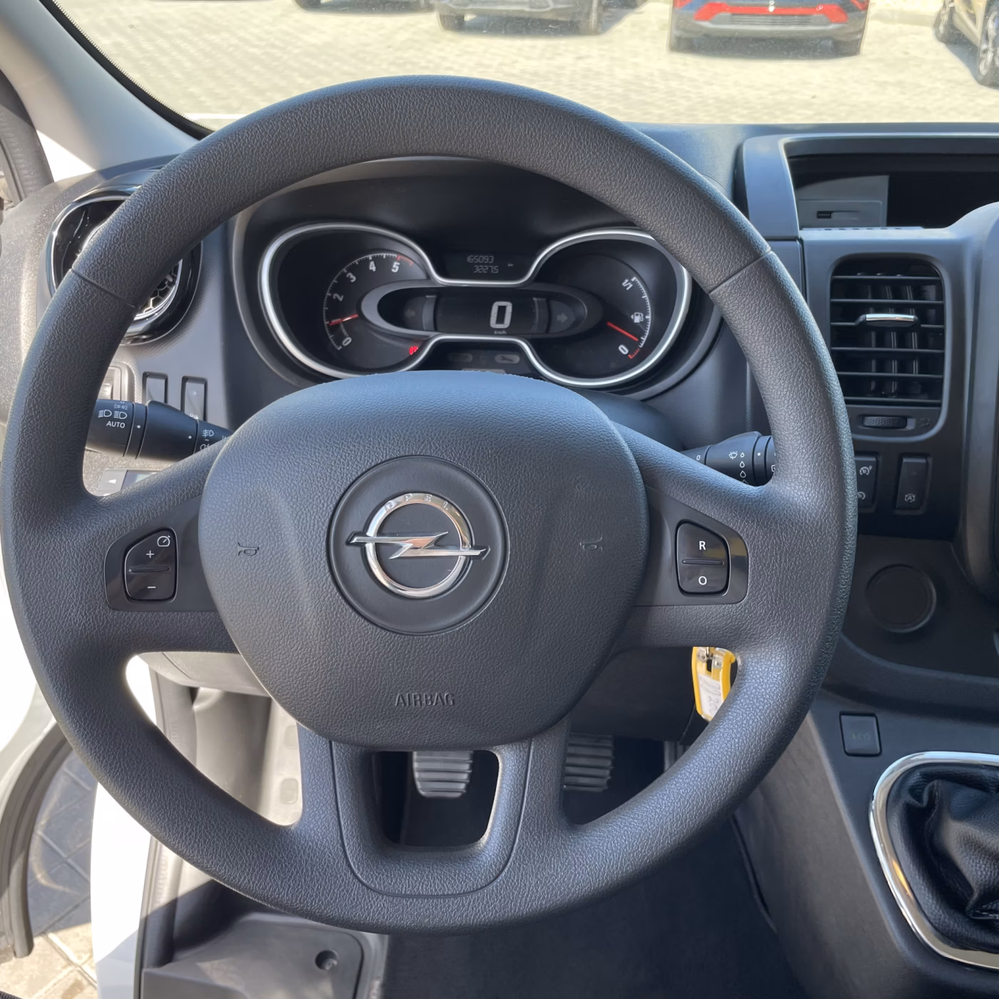 Opel Vivaro фото 16