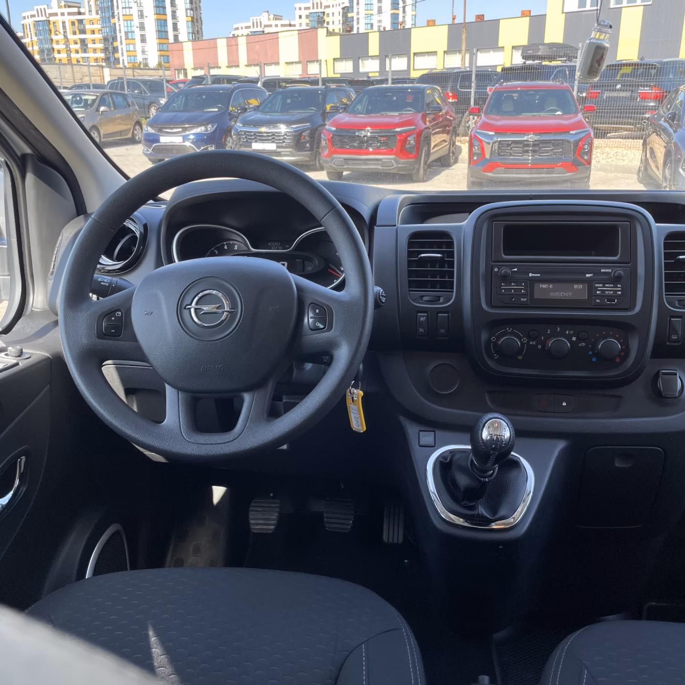 Opel Vivaro фото 24