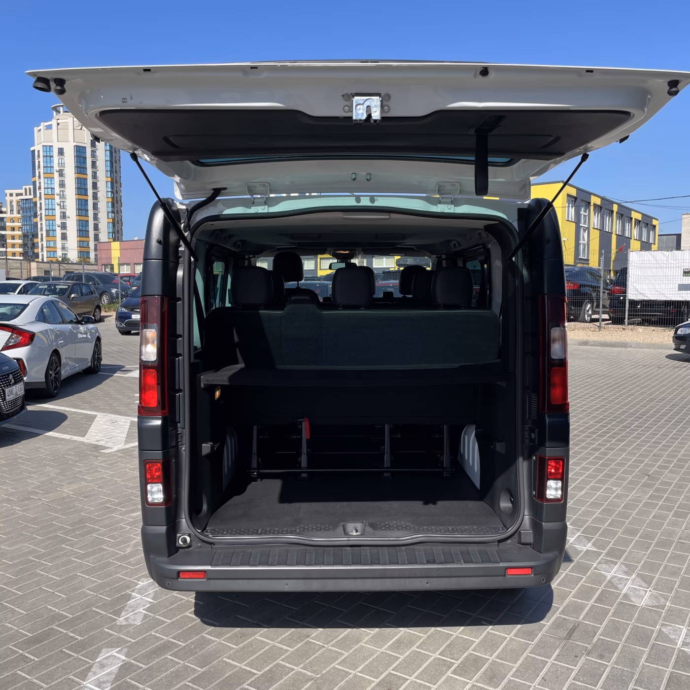 Opel Vivaro фото 22
