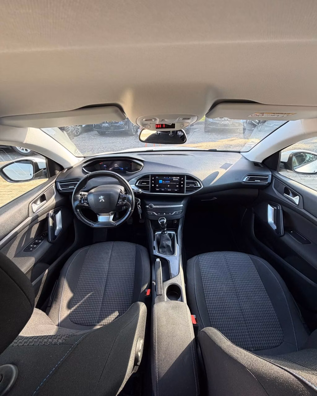 Peugeot 308 фото 9