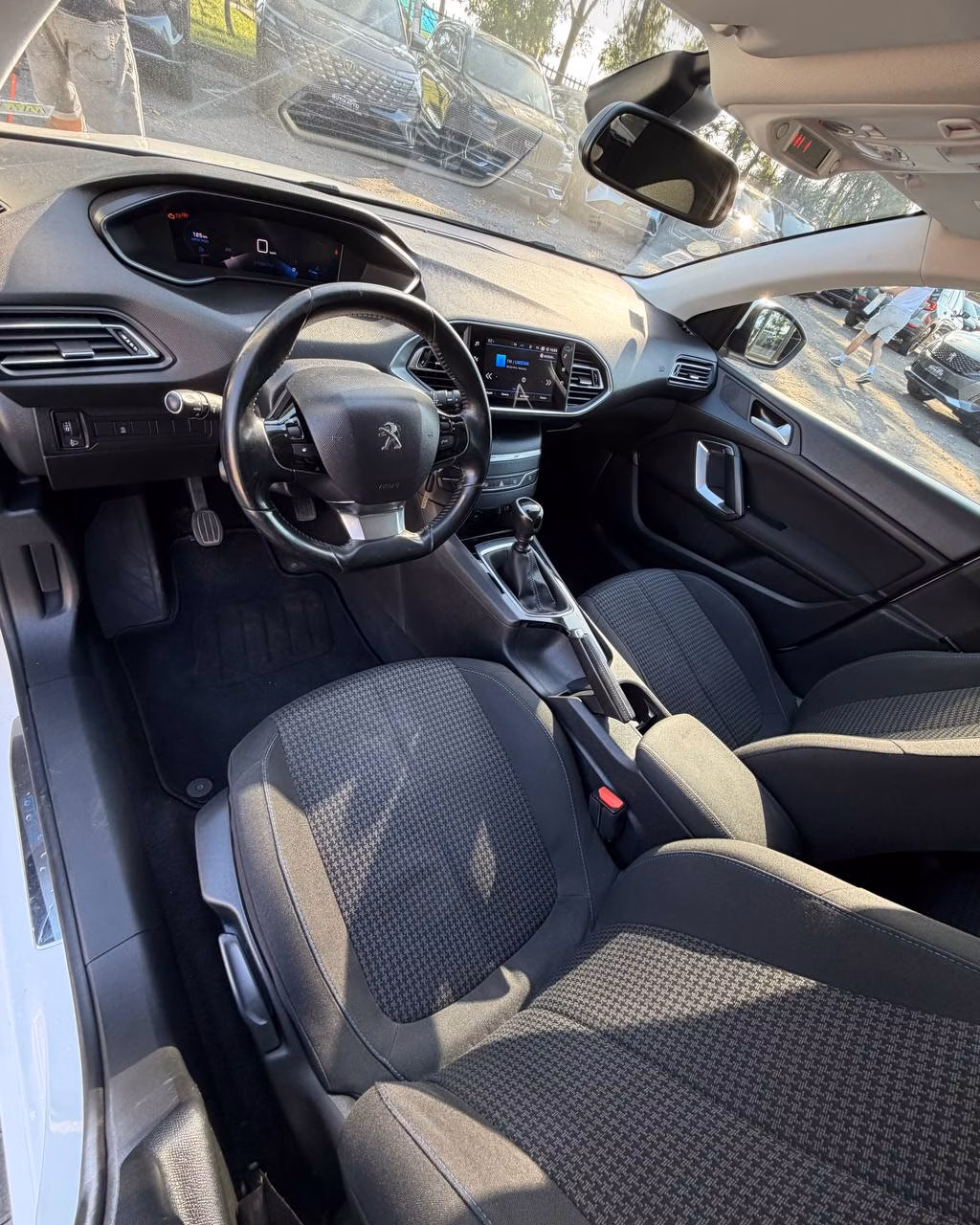 Peugeot 308 фото 10