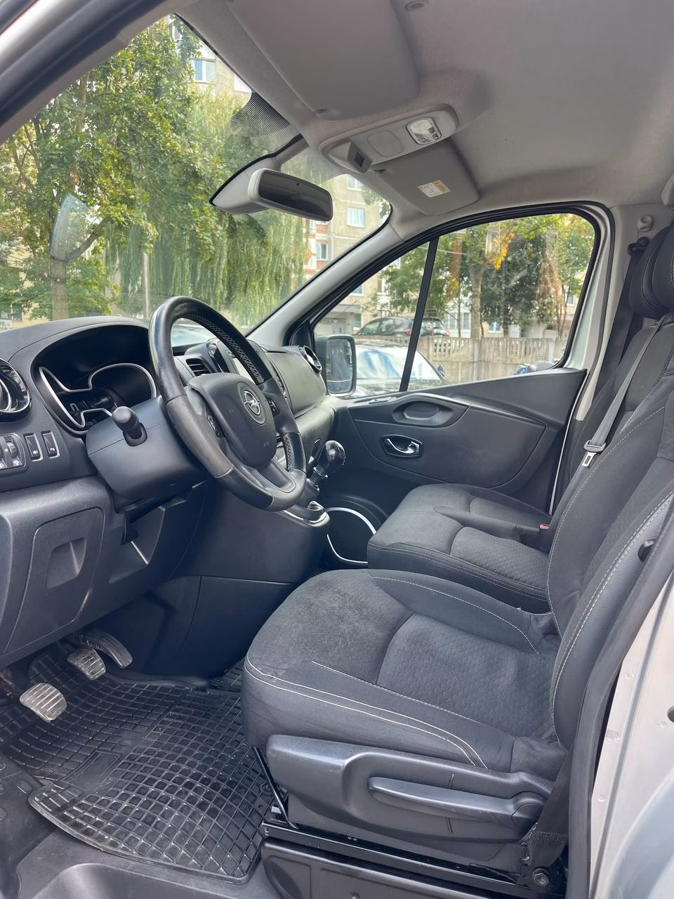 Opel Vivaro фото 9