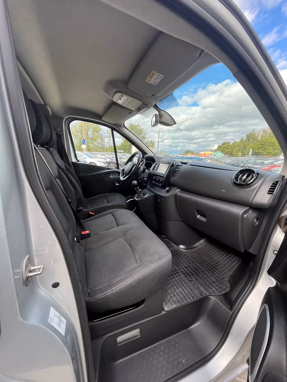 Opel Vivaro фото 11