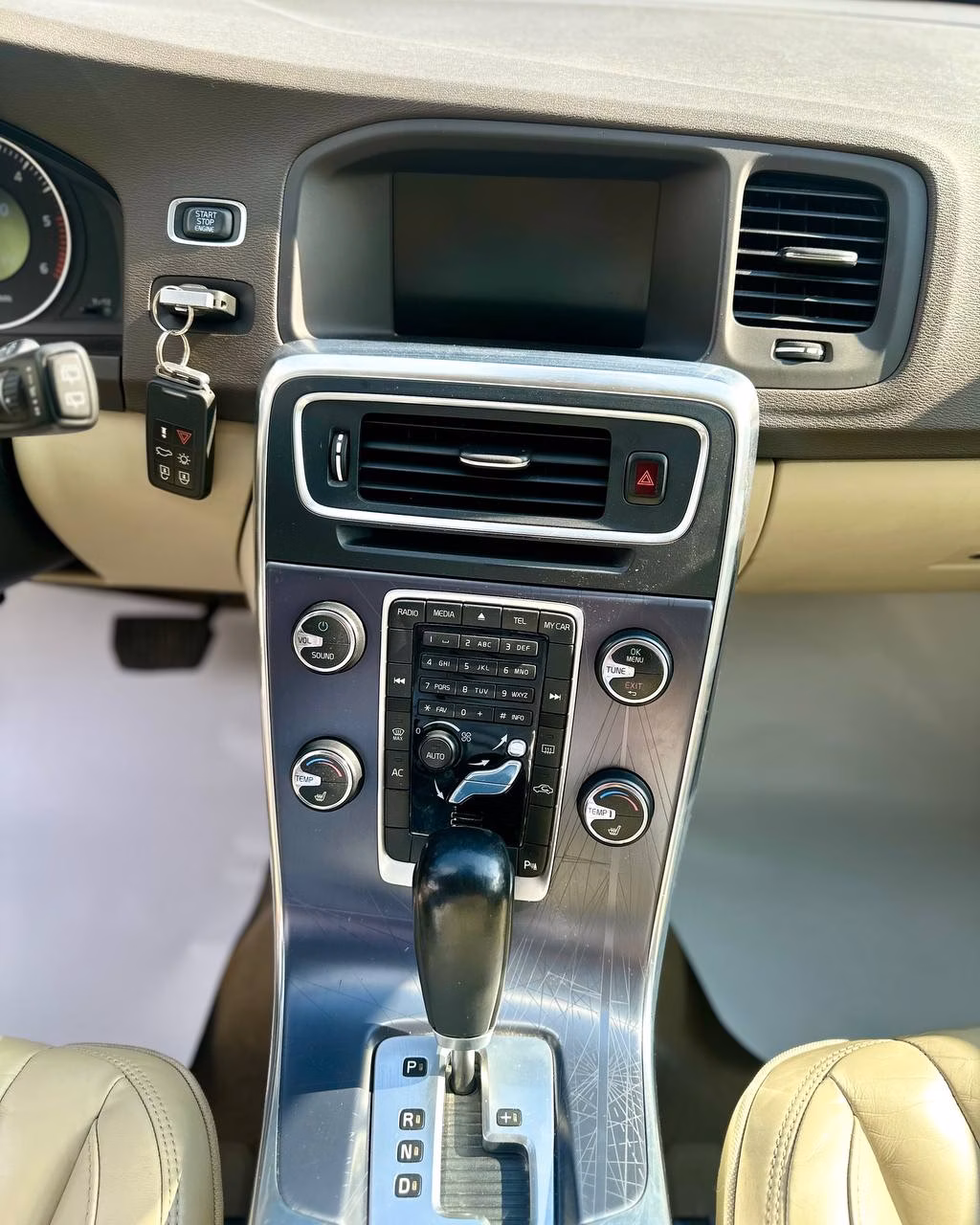 Volvo V60 фото 16