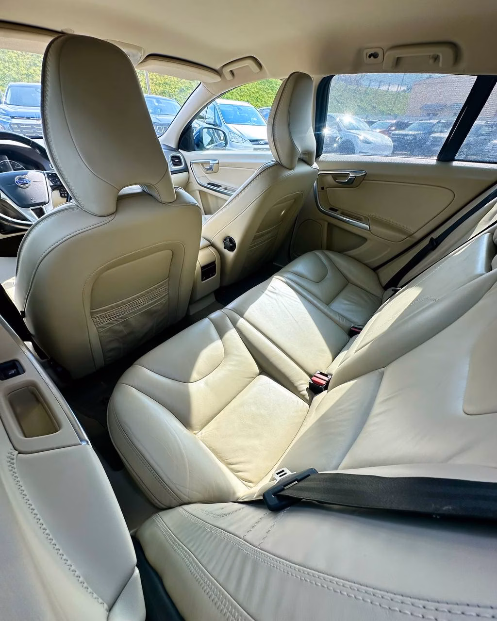 Volvo V60 фото 17