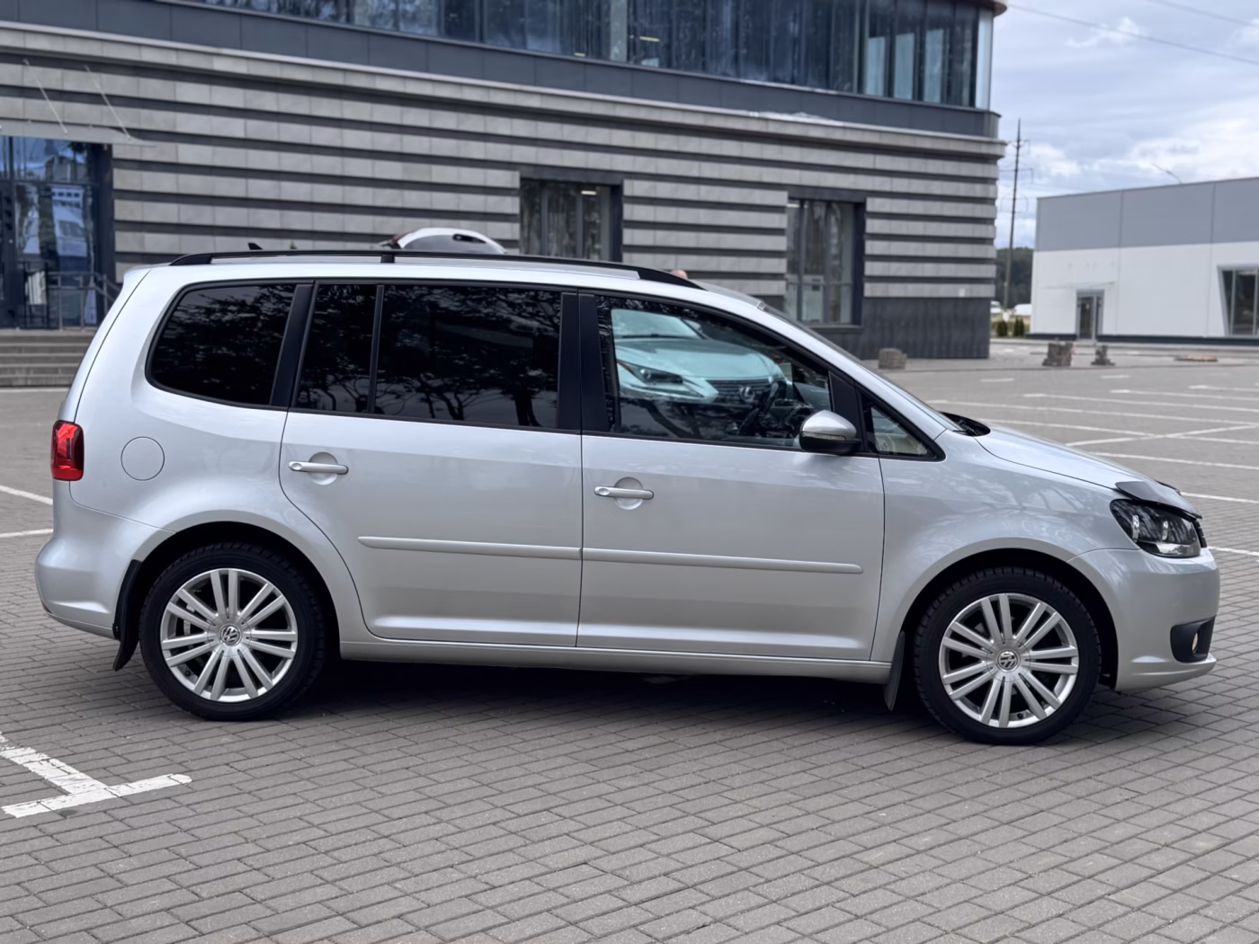 Volkswagen Touran фото 6