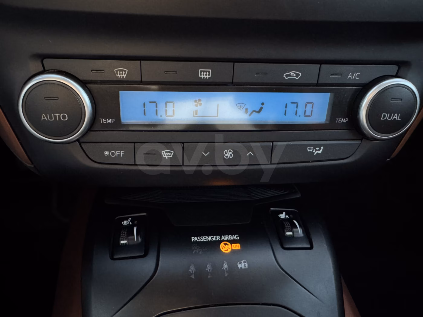 Toyota Avensis фото 12