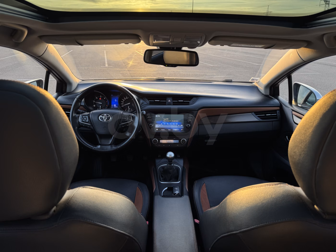 Toyota Avensis фото 8