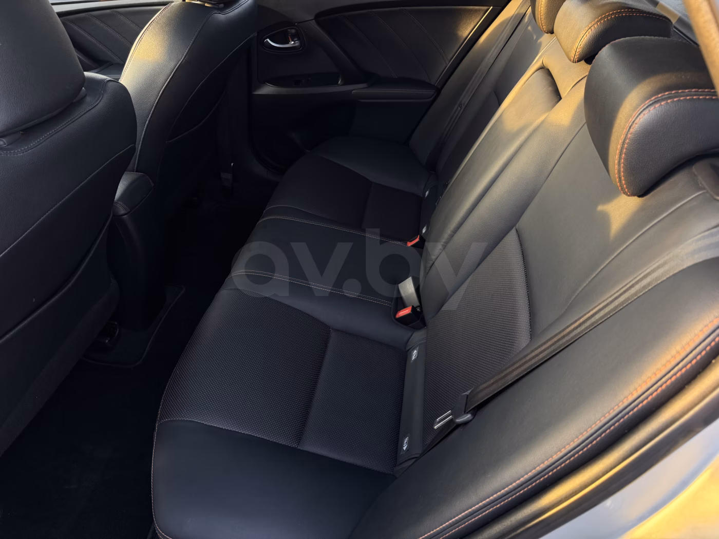 Toyota Avensis фото 10