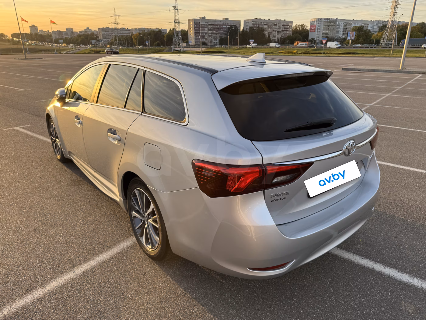 Toyota Avensis фото 3