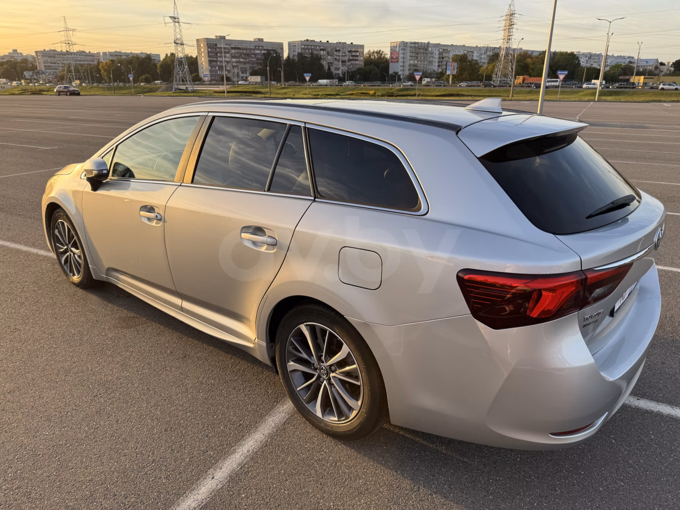 Toyota Avensis фото 2