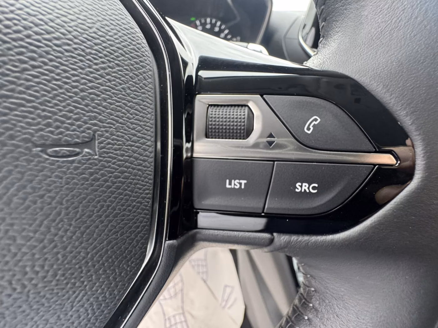 Peugeot 2008 фото 22