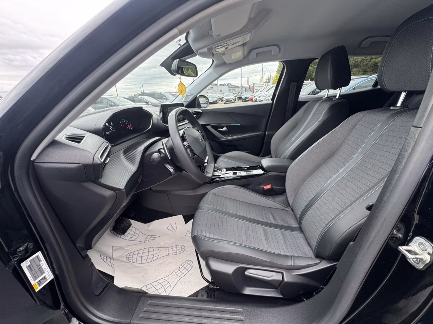 Peugeot 2008 фото 18