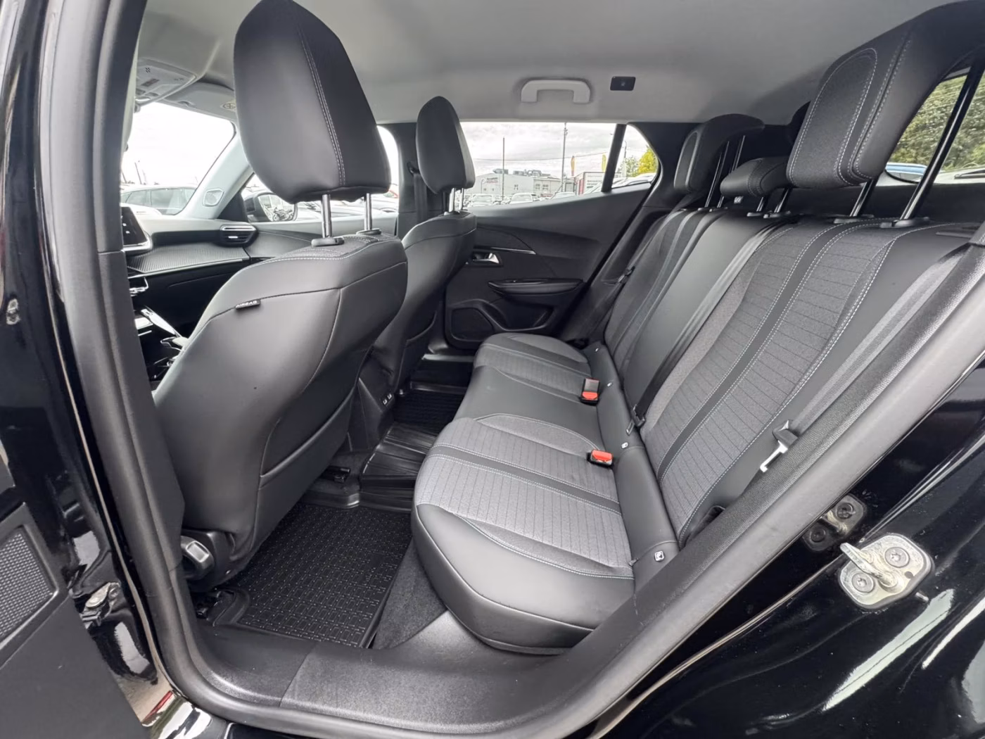 Peugeot 2008 фото 17