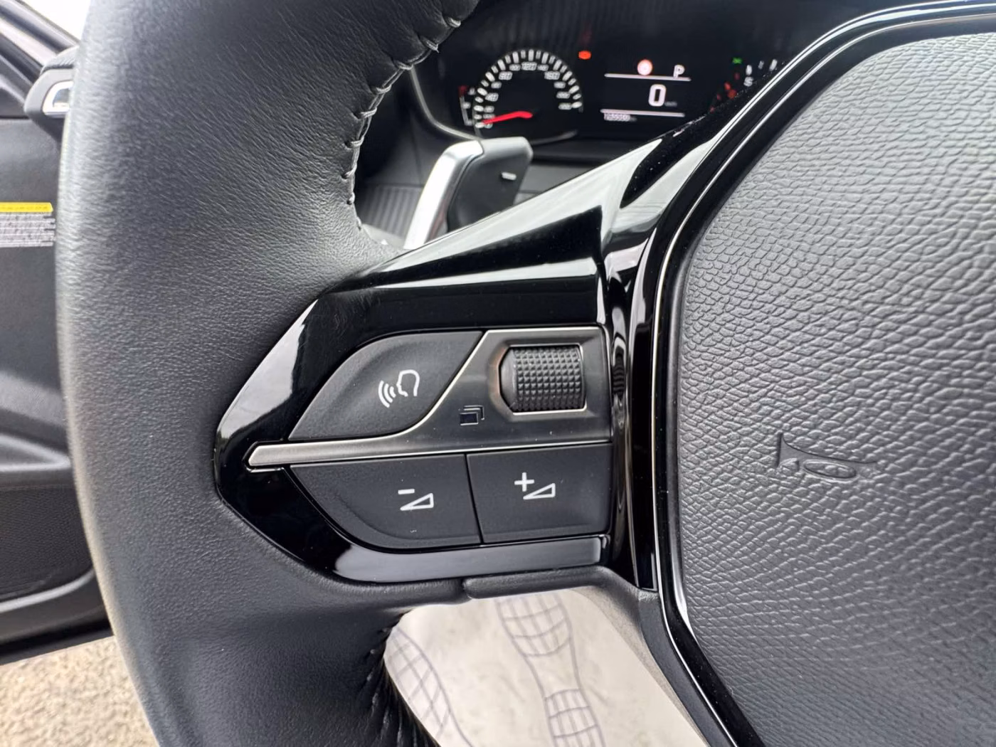 Peugeot 2008 фото 12