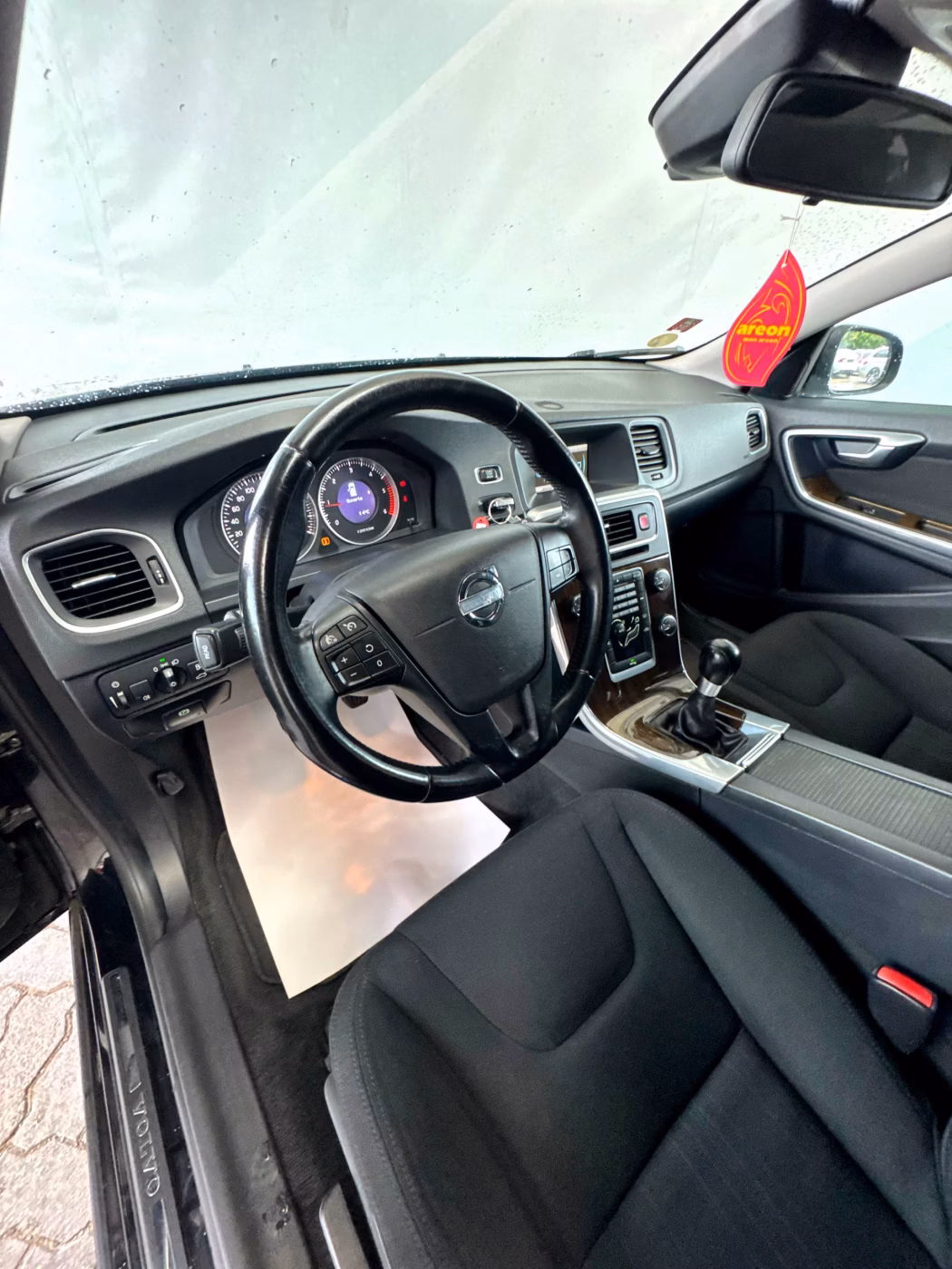 Volvo V60 фото 8